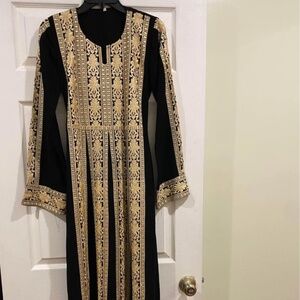 Thoup Abaya black and gold